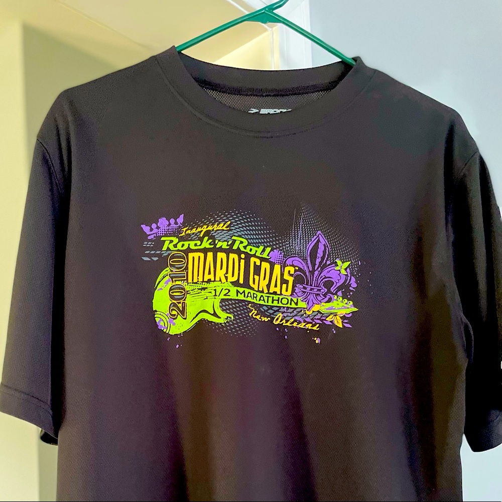 Brooks Running Black Sz L 2010 Mardi Gras 1/2